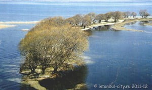 Прекрасное озеро Бейшехир между Ыспартой и Коньей