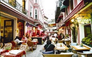 Куда пропадают уличные кафе в Стамбуле
